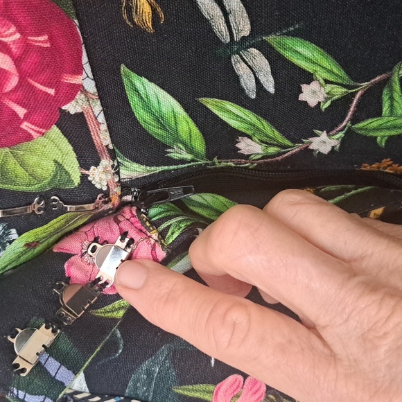 Adriana Barra Linen Floral Flare Pant with pockets and permanent seams EUC sz40 - Picture 7 of 13